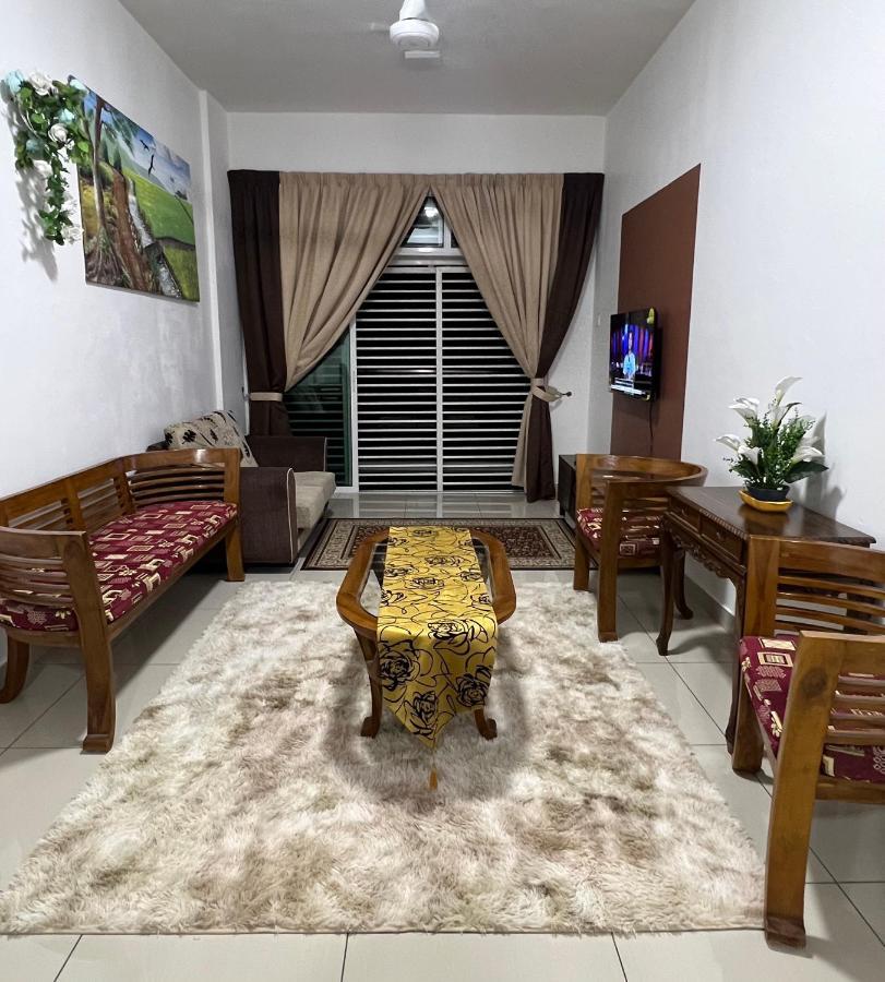 Ilsham Guest House @ Seroja Hills Bbst Sepang Exterior foto